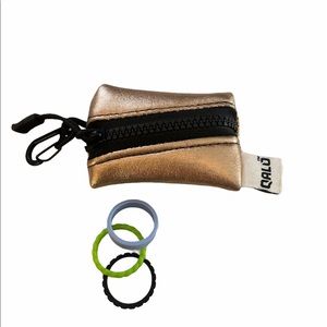 Bundle of womens silicone Qualo rings + gold pouch